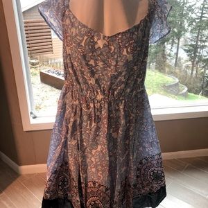 Off-the-shoulder dress w/contrast handkerchief hem